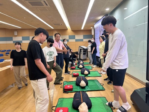 경복대학교 복지행정학과, 심폐소생술 및 자동심장충격기 작동 교육 실시... ‘응급상황 발생시 자신감 생겨’